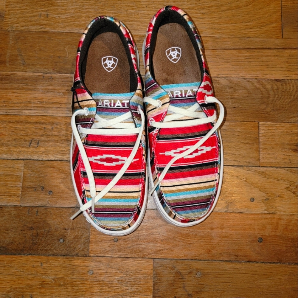 NWT ARIAT HILO shoes: 6.5